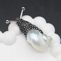 Broche de caracol en plata vieja con concha de nácar iridiscente y detalles grabados - 20-60mm, 15g / Plateado Perla Concha Espiral Verde
