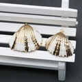 Elegant shell pendant in cream white with gold-plated edges for jewelry making - Cream White
