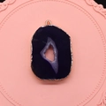 Natuurlijke dieppaarse agaat geode schijf hanger met vergulde randen en oog - 20-40mm / Donkerpaars (Nr.4)