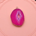 Roze agaat hanger met vergulde rand en kristallen voor het maken van DIY-sieraden projecten - 20-40mm / Roosrood (Nr. 7)