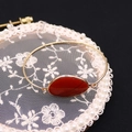 Brazalete ajustable de oro con una gran piedra natural roja de forma ovalada - Jaspe Rojo