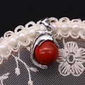 Delfin-Anhänger aus Silber mit natürlicher roter Kristallkugel und eleganter Spitze - 14x23mm / Roter Jaspis