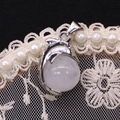 Exquisiter Delphin-Anhänger aus Silber mit einer runden weißen Quarz-Steinperle an der Kette - 14x23mm / Weiß Kristall