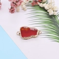 Detail van een onregelmatige rode agaat schijf hanger met goudkleurige randen voor DIY sieraden - Donkerrood (Nr. 1)