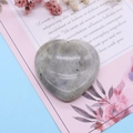 Piedra de labradorita en forma de corazón con textura mineral natural gris azulado - Piedra de Flash (Labradorita)