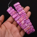 Handgehaltene Ansicht violetter Imperial-Stein-Perlen für DIY Schmuckherstellung - 10x20mm (Dicke 6mm) / Nr.17 (Pfirsichlila Gefleckt)