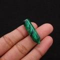 Detailed macro view of a natural malachite hexagonal prism with green striped textures - 8x33mm / Malachite