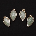 Colgante de punta de flecha en piedra natural con borde dorado y mineral - 20-38mm / Jade Verde Claro Sintético