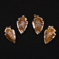 Juego de cuatro colgantes de ojo de tigre en forma de flecha con bordes metálicos dorados - 20-38mm / Ojo de tigre