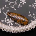 Pendentif en pierre naturelle goutte d'eau à motif léopard marron poli avec trou - 16x42mm / Style à taches irrégulières jaune-brun (N° 3)