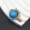Colgante garra de dragón dorada con perla de cristal azul cielo sobre un soporte - 25x31mm, 15g / Turquesa Azul Oscuro