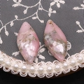 Primer plano de colgantes de piedra rosa en forma de marquesa con textura para joyería DIY - Estilo 31