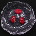 Tres cabujones de jaspe imperial rojo con textura de mármol sobre fondo negro - Rojo cinabrio (N.º 13) / 13x18mm