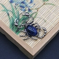 Colgante de escorpión plateado vintage con gran piedra lapislázuli azul en bandeja - Forma de Escorpión (1065-T250515005) / Sodalita azul