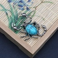 Colgante de escorpión con piedra turquesa ovalada y acabado en plata de estilo vintage - Forma de Escorpión (1065-T250515005) / Turquesa