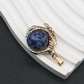 Colgante de garra dorada con piedra natural azul redonda y enganche dorado - 25x31mm, 15g / Piedra de punto azul