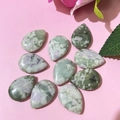 Teardrop natural crystal stones with green and purple texture in a 10-piece set - 17x24mm / Auspicious Jade