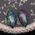 Colgantes de piedra emperador marquesa verde y morada con textura de mármol y agujero perforado - Talla 16