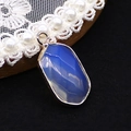 Blauwe gefacetteerde ovale edelsteen hanger met vergulde rand en handig ophangoogje - 13x25mm, 3g / Opaal