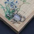 Colgante de escorpión en plata antigua con incrustación de opale blanco oval - Forma de Escorpión (1065-T250515005) / Ágata Gris
