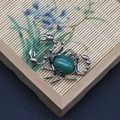 Colgante de escorpión con piedra preciosa verde ovalada en acabado plata vieja - Forma de Escorpión (1065-T250515005)