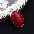 Ovale gefacetteerde rode edelsteen hanger met zilveren metalen rand voor sieraden - 13x25mm, 3g / Maat 22