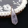 Lichtroze rozenkwarts druppel hanger met gouden rand voor DIY sieraden - 12x36mm / Bergkristal