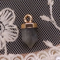 Ciondolo a prisma esagonale in pietra naturale grigia con cappuccio dorato per DIY - 6x14mm / Labradorite