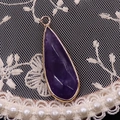 Pendentif goutte en améthyste naturelle facettée avec bordure en métal doré poli - Améthyste