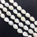 Perles de nacre naturelle en forme de feuille avec un éclat et une texture irisés élégants - Style Petite Feuille / 12x17mm
