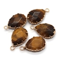 Pendentif goutte en œil de tigre facetté avec bordure dorée et serti à griffes - Œil de tigre
