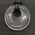 Collana con ciondolo tondo in pietra trasparente minimalista e cordino intrecciato nero - Cristallo di rocca