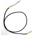 Collar de cordón de cuero negro con cierre de mosquetón dorado y cadena ajustable - 40+5cm / Dorado