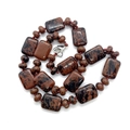 Collier en pierres naturelles à texture marbrée rouge et noire et fermoir argenté - Pierre de Cygne