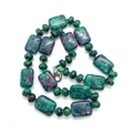 Collier en rubis zoisite naturelle avec perles rectangulaires et cordon vert noué - Ruby Zoisite