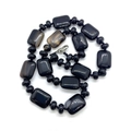 Collier de perles en agate noire polie avec pierres rectangulaires et fermoir mousqueton argent - Agate noire