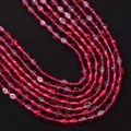 Close-up van doorschijnende robijnrode ovale kattenoogstenen voor DIY-sieraden - 4x6 / Rozerood