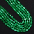Macro-opname van gefacetteerde ovale smaragdgroene kattenoogstenen voor sieraden - Nr. 5 (Donkergroen) / 4x6MM