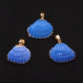 Trois pendentifs coquillages bleu lac avec bords dorés pour la création de bijoux - N°9 (Bleu Lagon)
