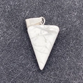 Colgante de piedra natural blanca triangular con cierre plateado para collares - Howlita