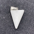 Colgante triangular de piedra de cristal sandía blanca con cierre metálico plateado - Colgante Triángulo Jade Blanco / Jade Blanco