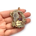Unregelmäßiger lila Kristall-Geoden-Anhänger mit Vergoldung und Metallöse - Violetter Kristallgeode (Nr. 3)