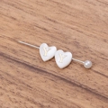 Broche en nacre en forme de cœur avec lettre Y dorée et perle sur épingle en métal - Lettre Y