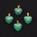 Dettaglio di pendenti a cuore in malachite con filo d'oro per gioielli fai-da-te - Solo Pendente (Senza Catena) / Malachite