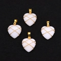 Set di quattro ciondoli a cuore in pietra naturale bianca con filo d'oro avvolto - Solo Pendente (Senza Catena) / Giada Bianca