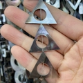 Triangle-shaped black mother of pearl shell beads with central hollow for jewelry DIY - Hollow Triangle / 25x28