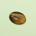 Pierre œil de tigre cabochon ovale avec lustre soyeux doré sur fond vert clair - 30x40mm (13.3g) / Œil de tigre