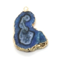 Onregelmatige blauwe kristallen hanger met gouden metalen rand en bovenste ophangoog - 20x25-30x55mm / Blauw