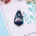 Ciondolo in pietra turchese naturale a forma di rombo con motivi minerali blu e verdi - Stile Maculato Blu Verde Giallo (2)