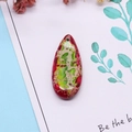 Détail macro du pendentif goutte en jaspe impérial aux motifs naturels colorés - Style Craquelé Rose Vert (10)